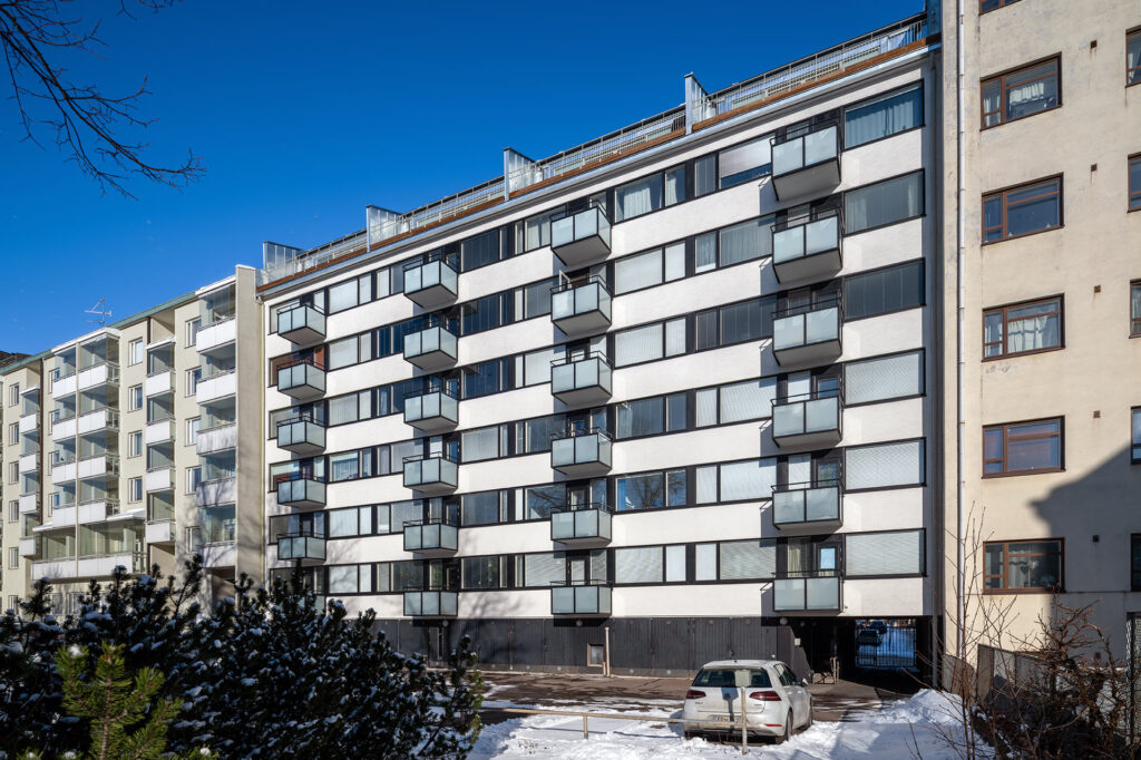 Neljäs linja 22: kylmän ullakkokerroksen muuttamisen neljäksi asunnoksi.