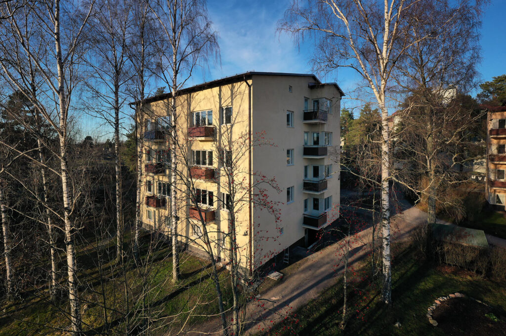 Untamontie 10 julkisivusaneeraus