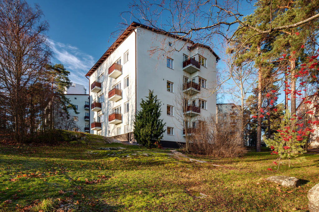 Untamontie 10 julkisivusaneeraus