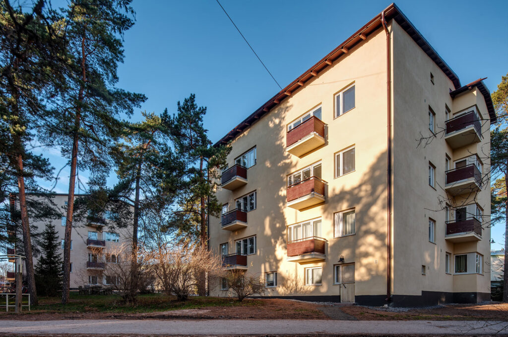 Untamontie 10 julkisivusaneeraus