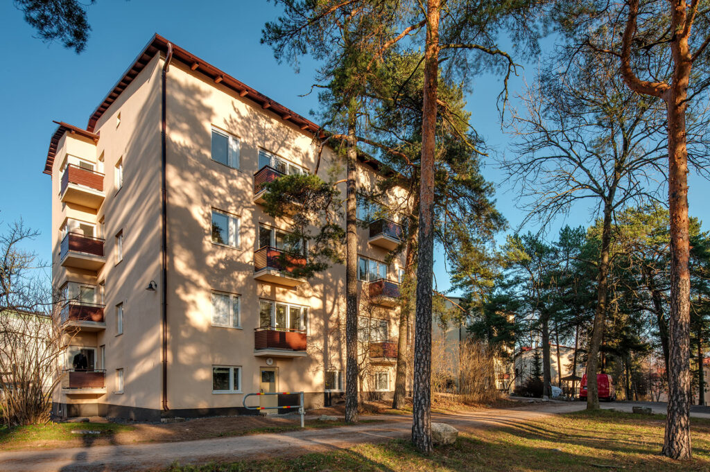 Untamontie 10 julkisivusaneeraus