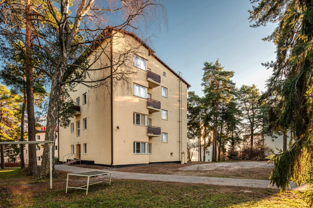 Untamontie 10 julkisivusaneeraus