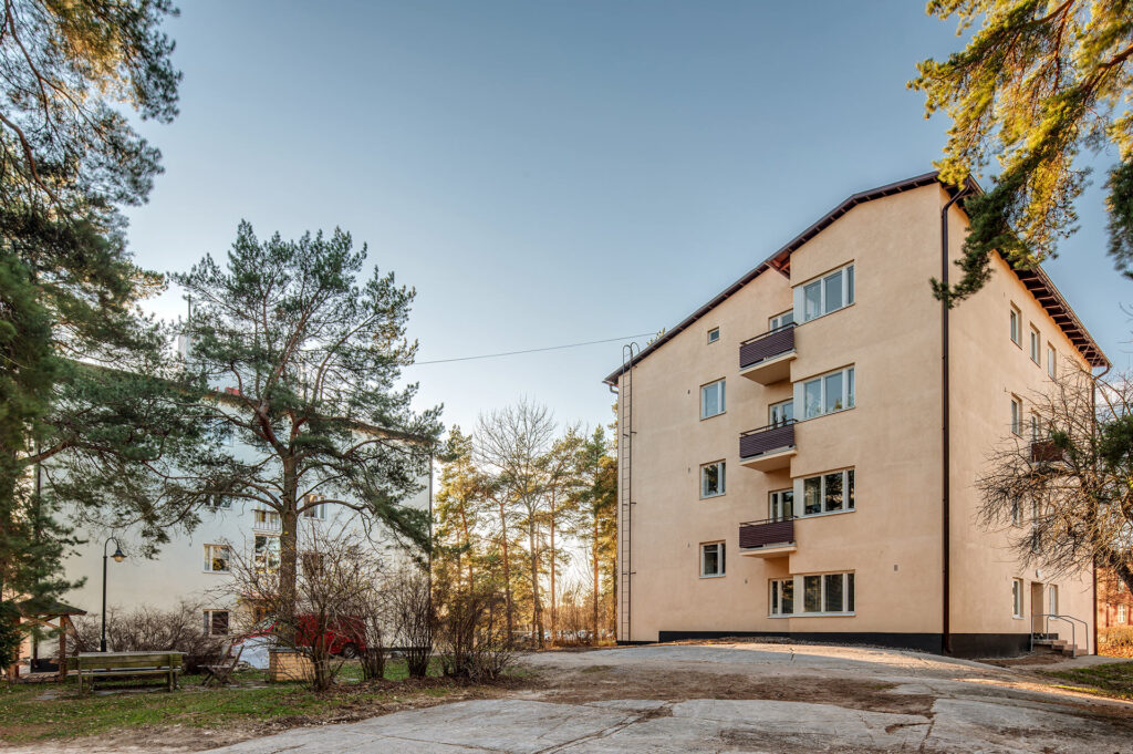 Untamontie 10 julkisivusaneeraus