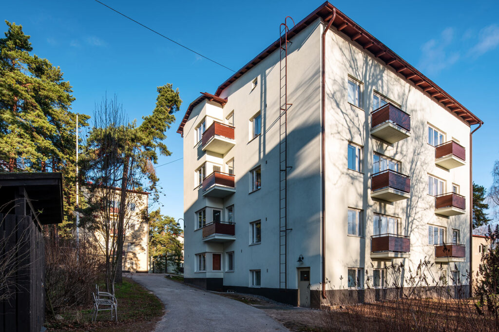 Untamontie 10 julkisivusaneeraus