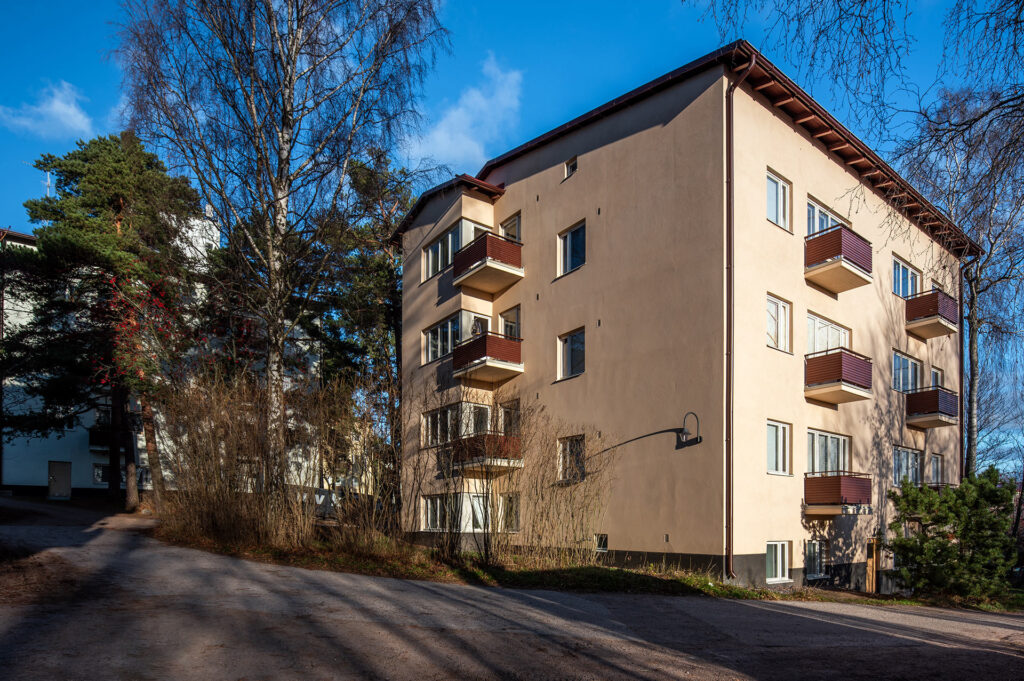 Untamontie 10 julkisivusaneeraus