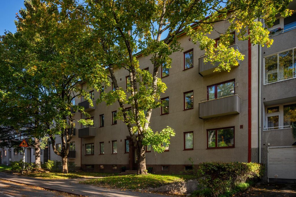 Jalavantie 3 parvekeremontti