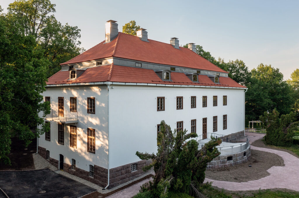 Kuninkaantie 43 saneeraus