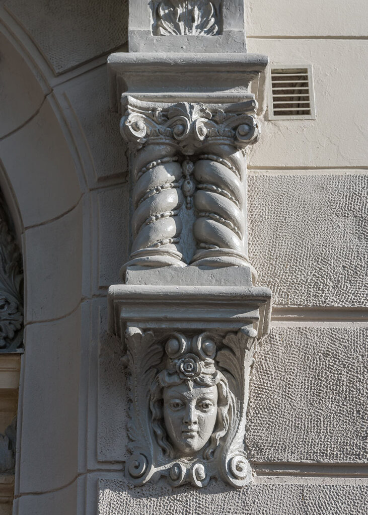 Mikonkatu 17 julkisivusaneeraus ja kattoremontti