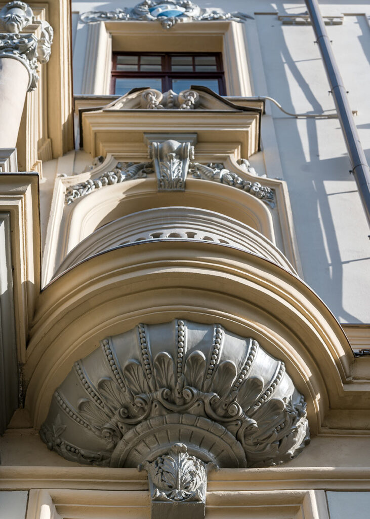 Mikonkatu 17 julkisivusaneeraus ja kattoremontti